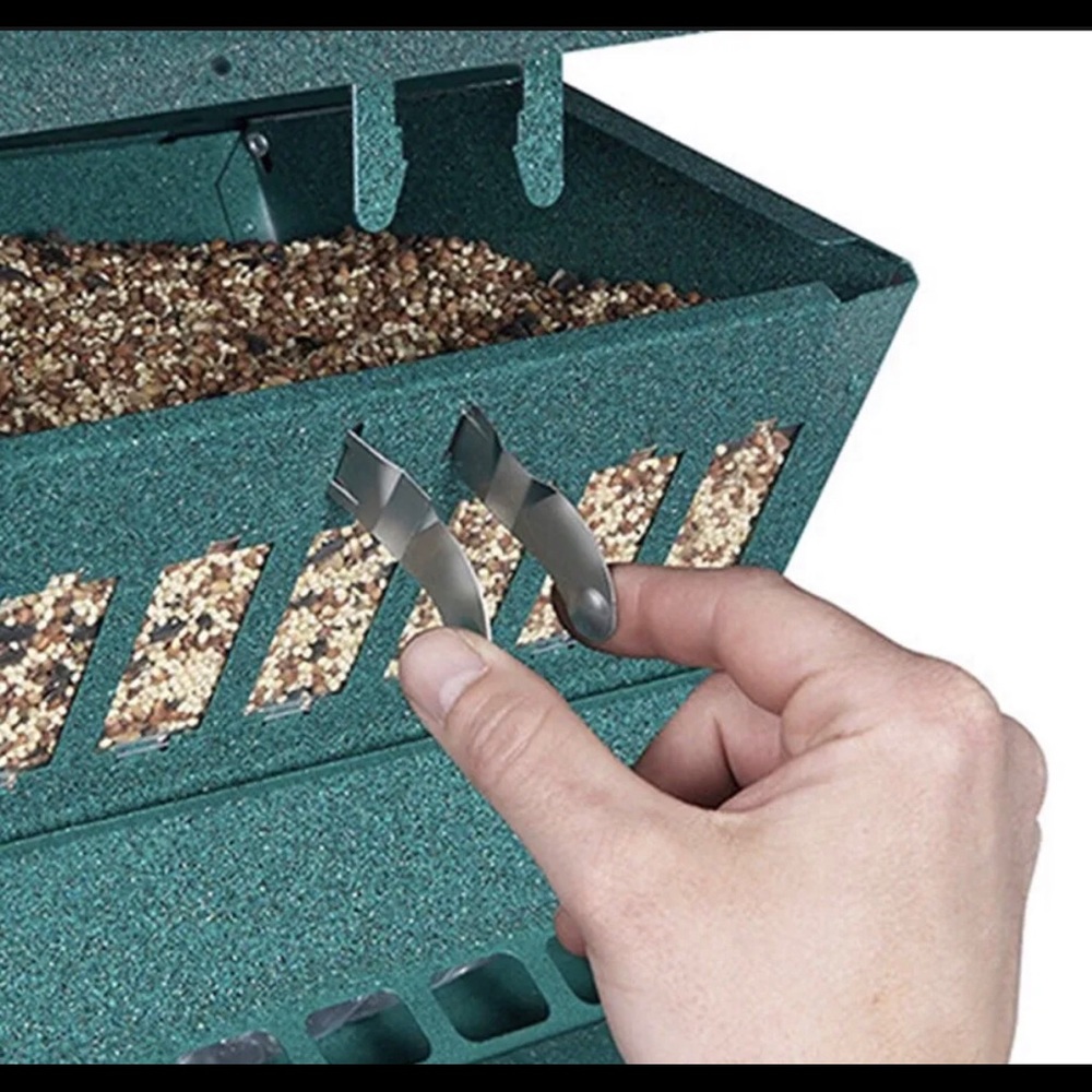 Perky Pets Squirrel Resistant Bird Feeder Hopper Make-Model UNKNOWN - Picture 5 of 13
